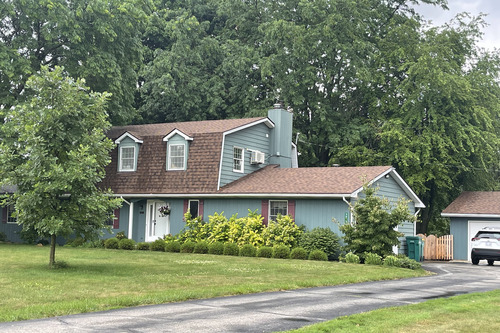 Roofers Working in Pontiac