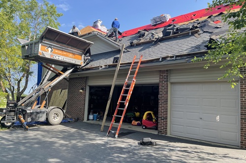 Roofing company working in Perrysburg, OH